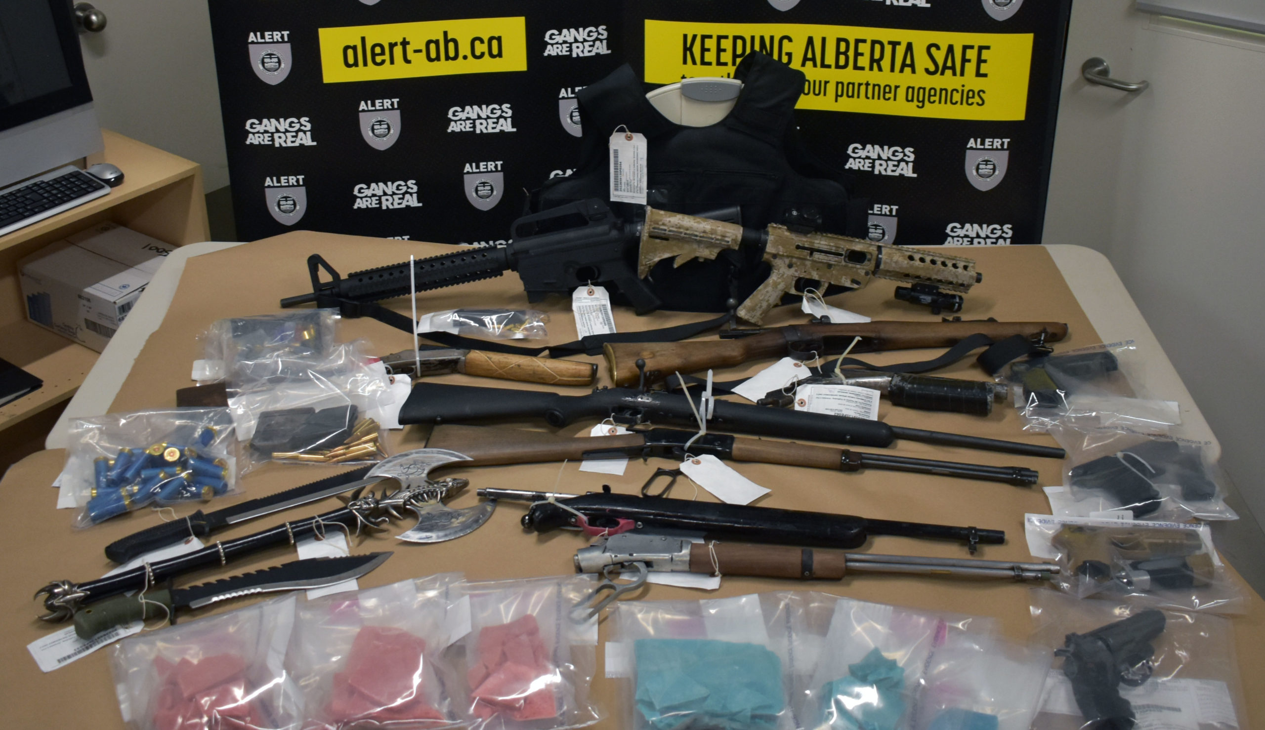 Red Deer search warrants turn up fentanyl and firearms￼