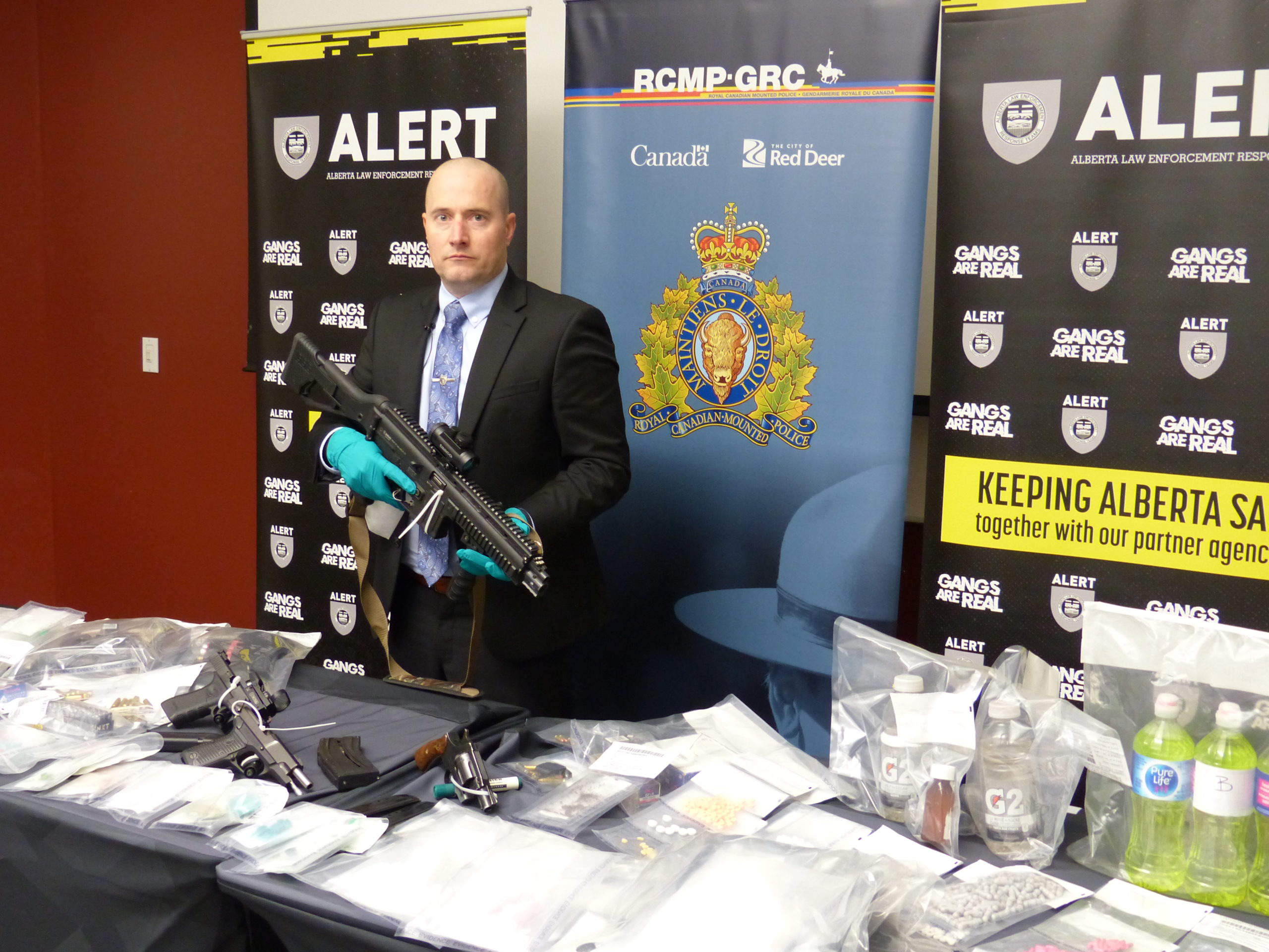 Drugs and guns seized from repeat offender in Olds